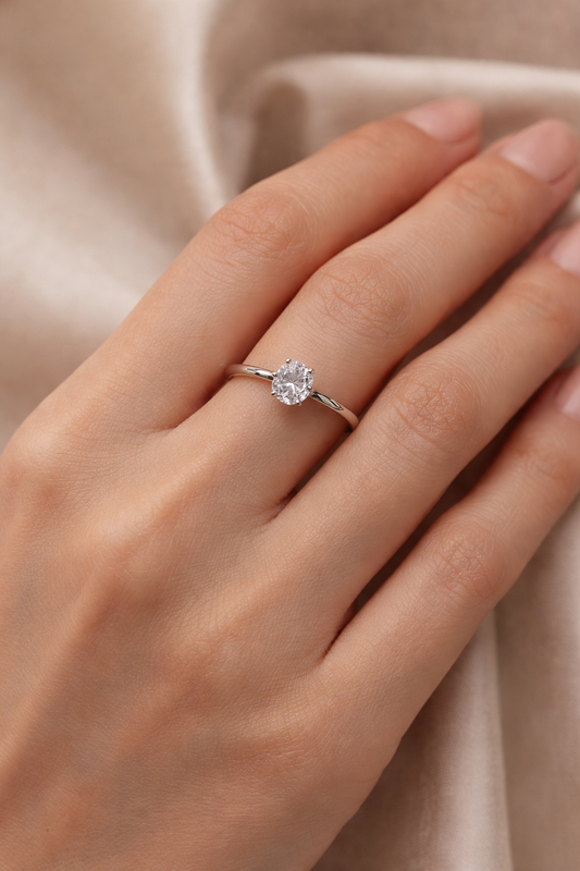 14 Ayar Altın - Beyaz Oval Tektaş Yüzük