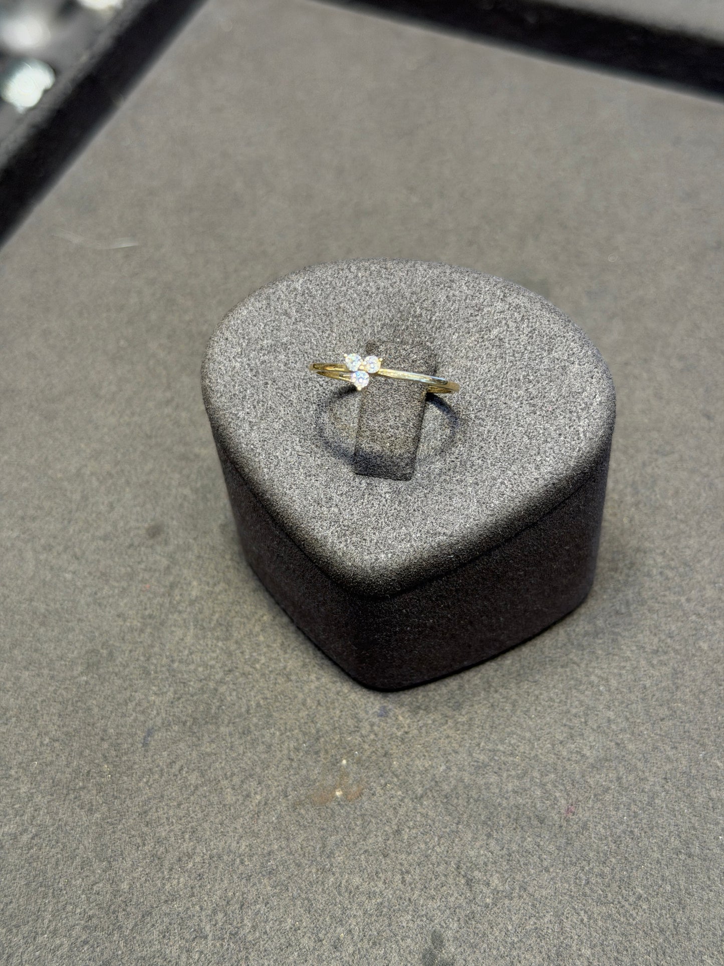 14 Ayar Altın 3 Taşlı Yüzük